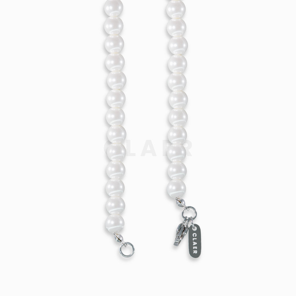 Silberner Verschluss von 6mm Perlenkette mit Logo-Tag von CLAER.
