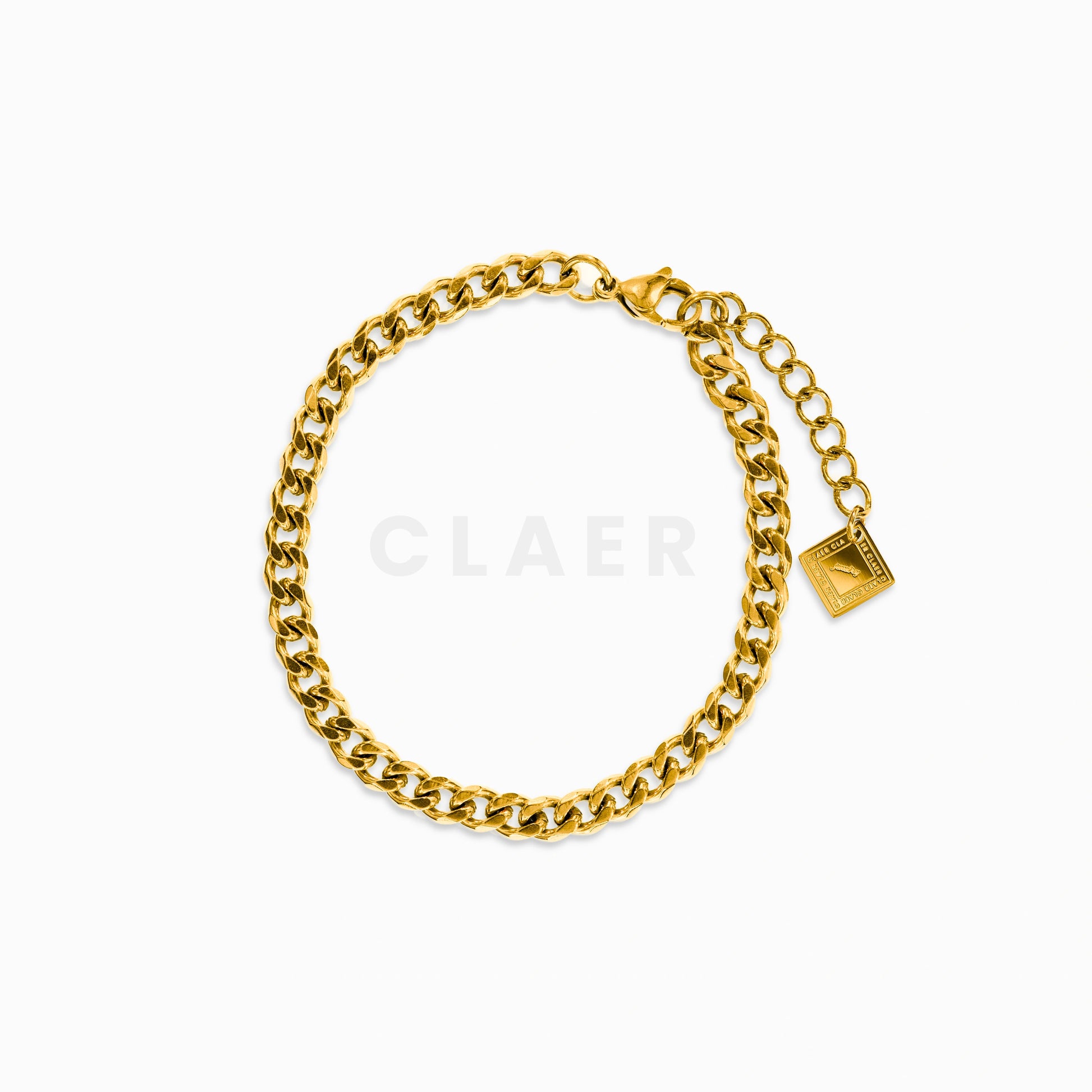 Goldenes Cuban-Armband mit markanten Gliedern und Logo-Tag von CLAER.