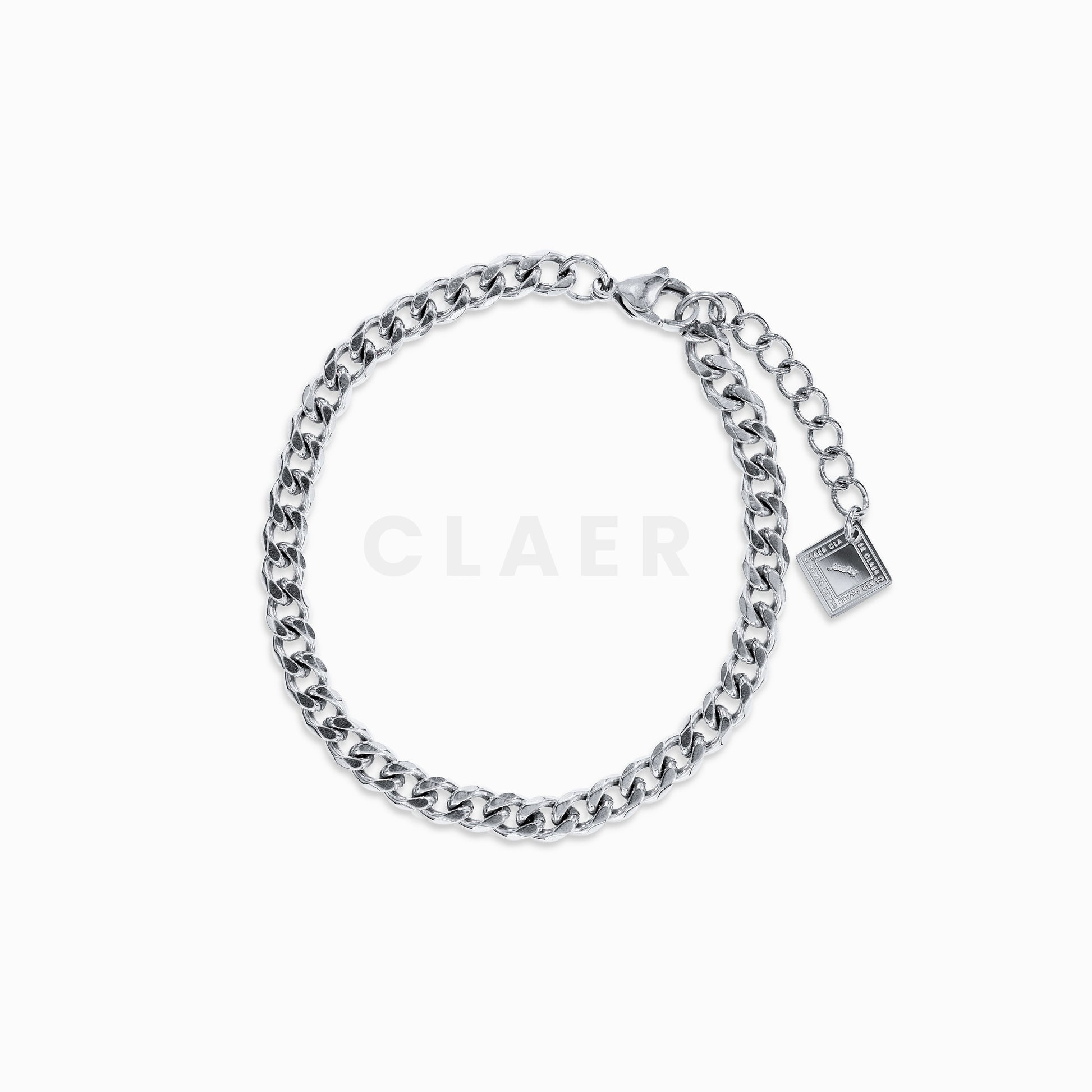 Silbernes Cuban-Armband mit markantem Gliederdesign und Logo-Tag von CLAER.