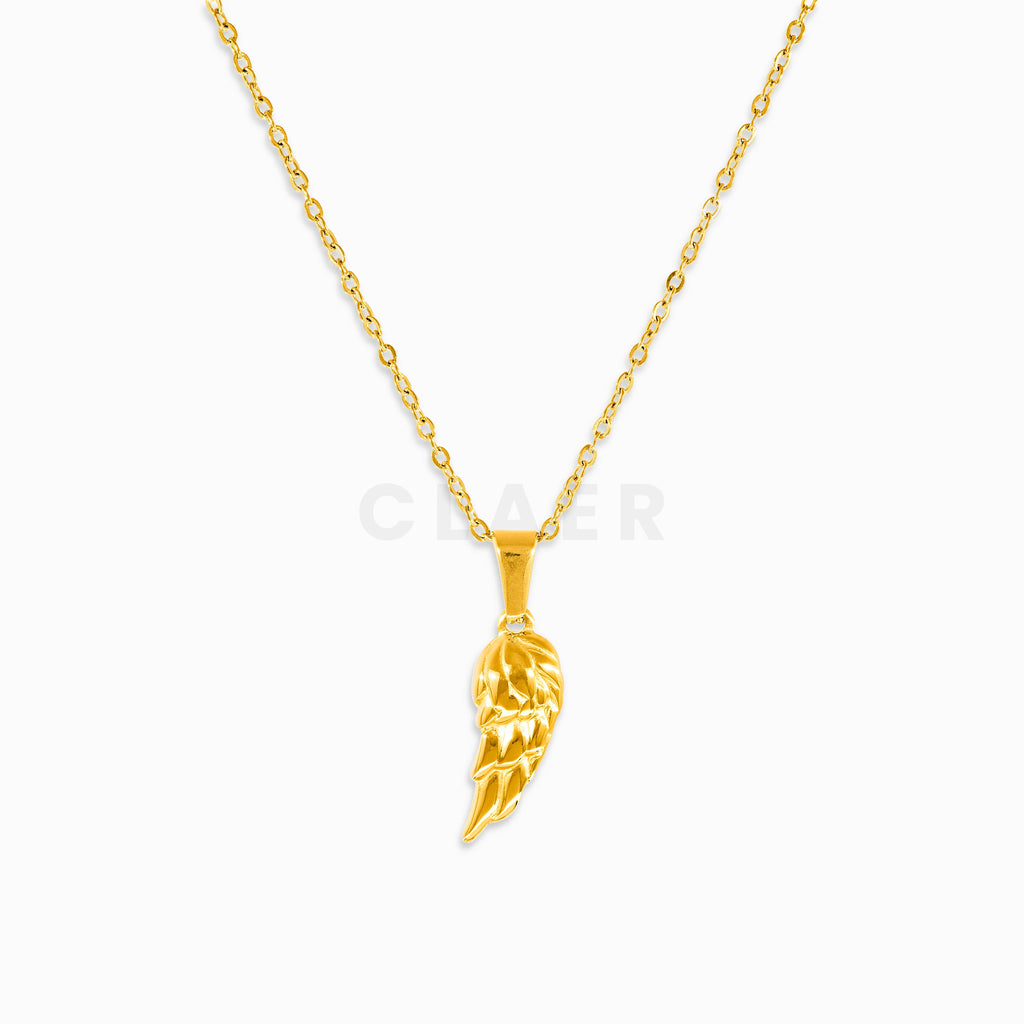 Goldener Engelsflügel-Anhänger auf unserer Gliederkette.