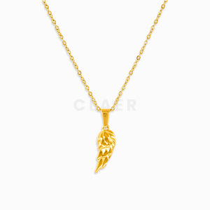Goldener Engelsflügel-Anhänger auf unserer Gliederkette.