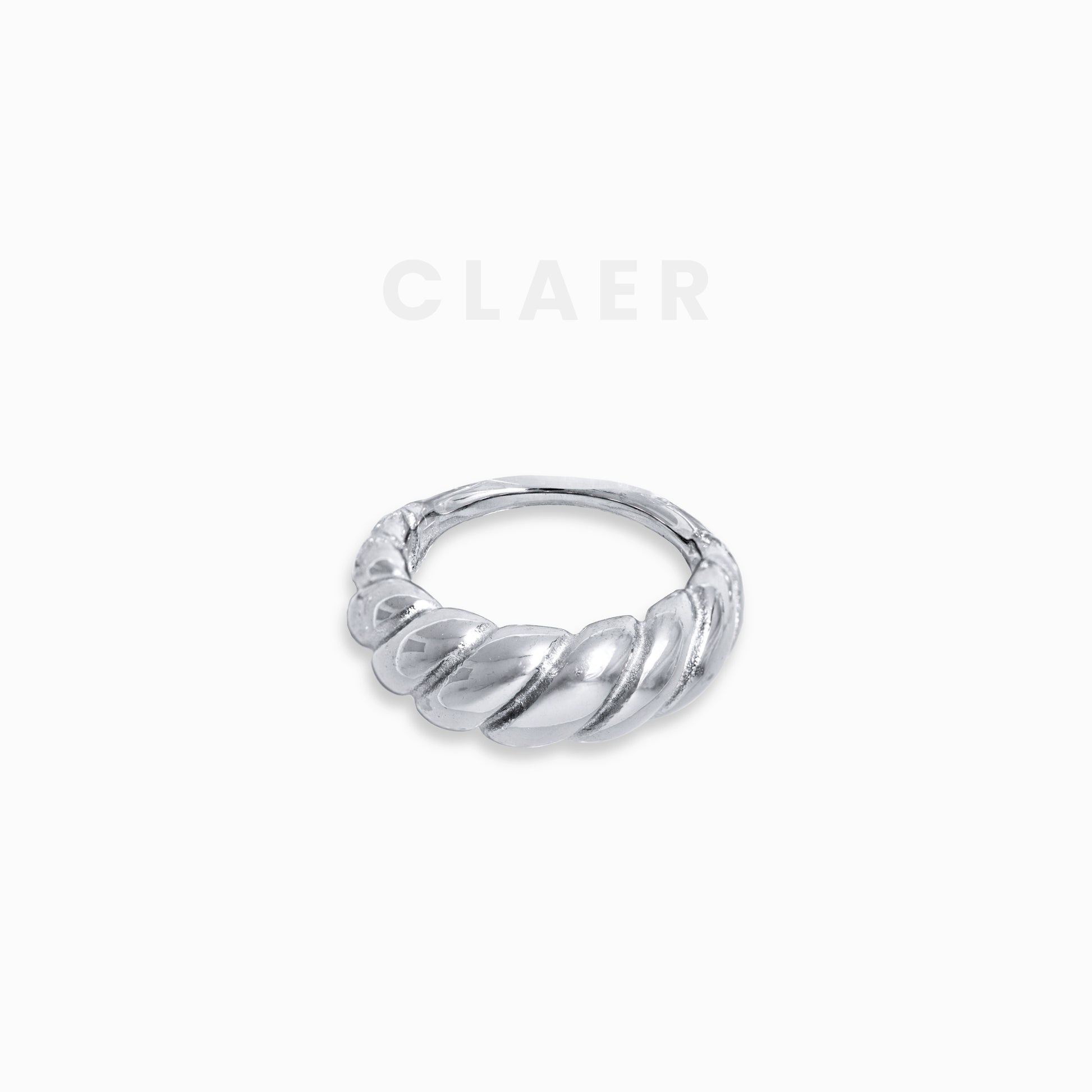 Massiver, silberner Ring mit auffälligem Swirl-Design.