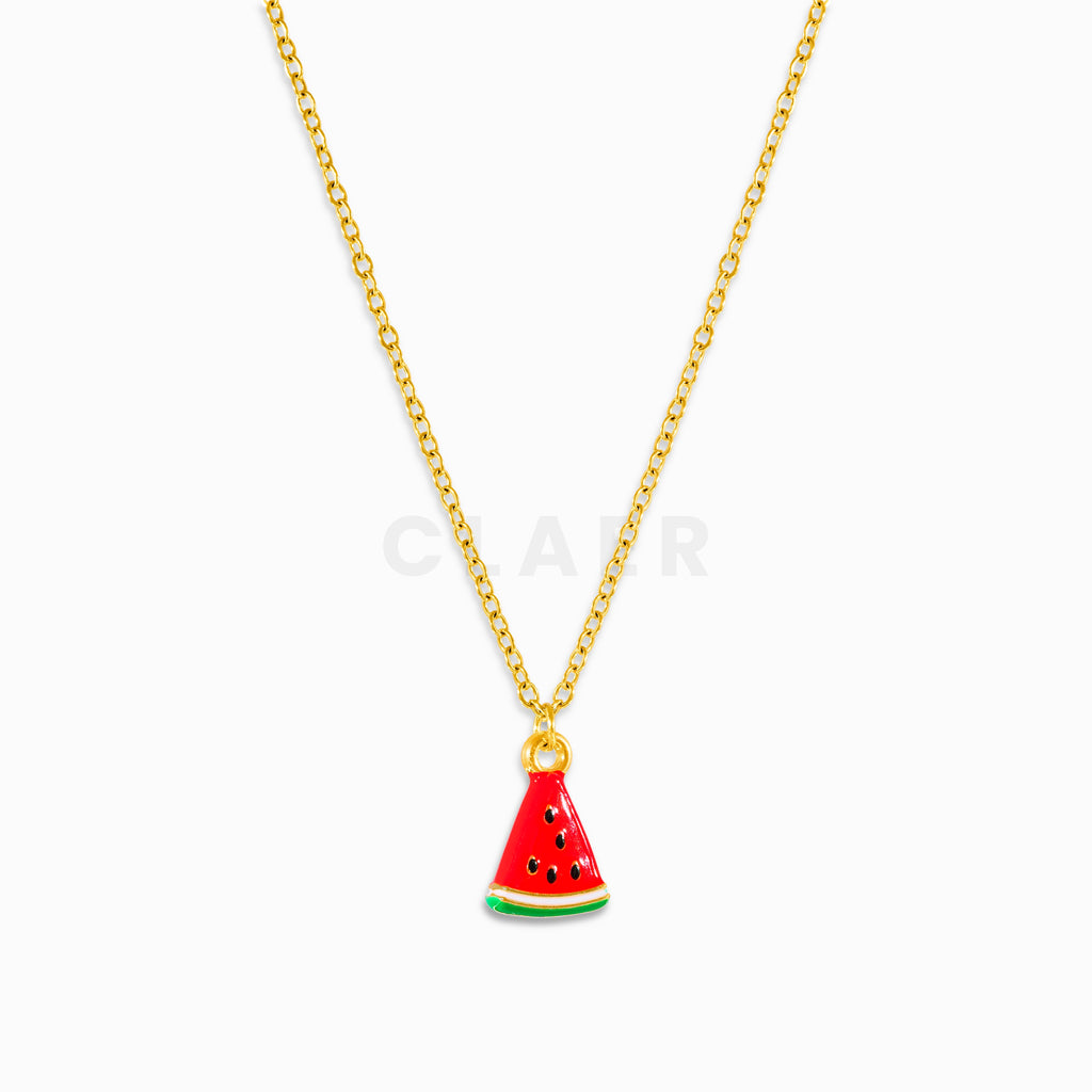 Goldene Gliederkette mit Anhänger in Form einer Wassermelone.